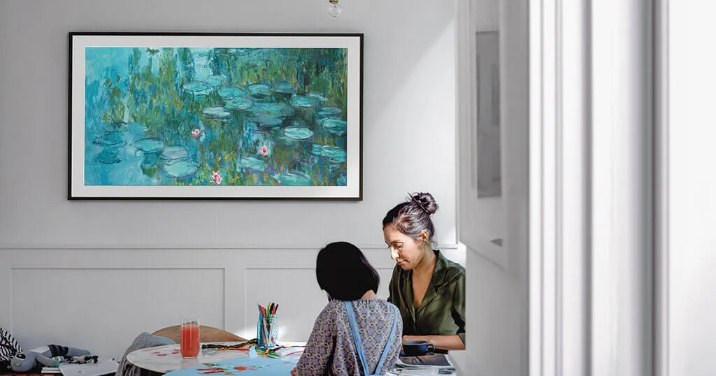 6 tricks on how to best hide the power cord when hanging a digital picture frame on the wall
