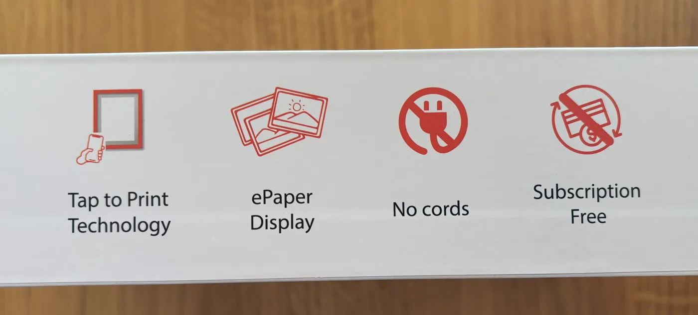 The side of the Reflection Frame box with the four features Tap to Print Technology, ePaper Display, No cords and Subscription Free