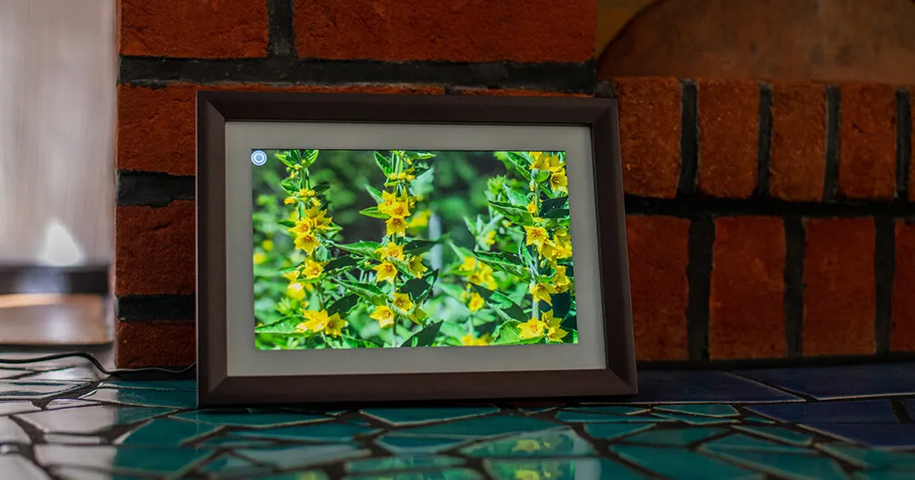 My impression of the Dragon Touch Digital Picture Frame Classic 10 with touch screen, WiFi, and SD/USB