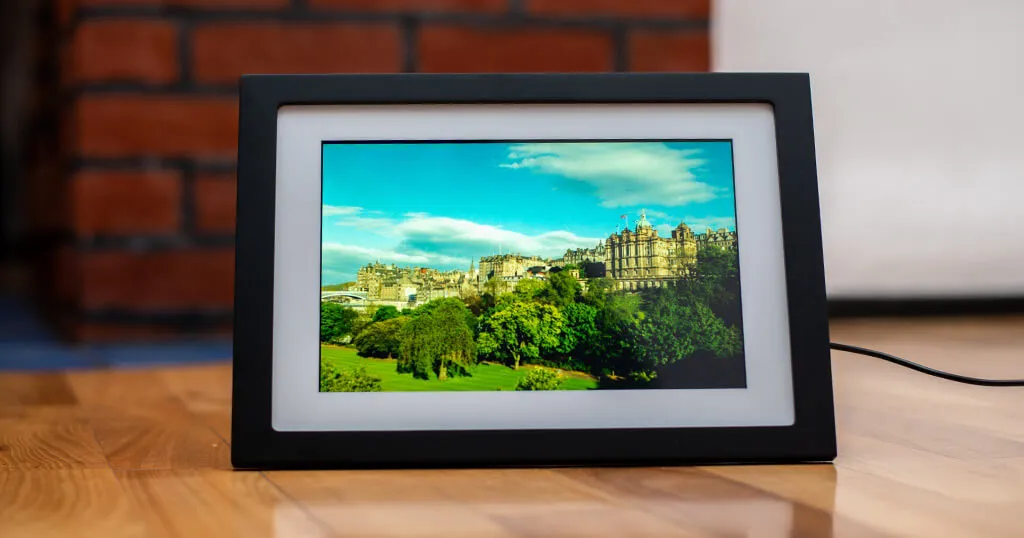 My review of the Skylight 10-inch WiFi Touchscreen Digital Photo Frame